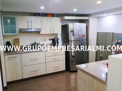 Casa de 4 alcobas en venta en La Inmaculada, Envigado, 238 m² · foto 4 de 20