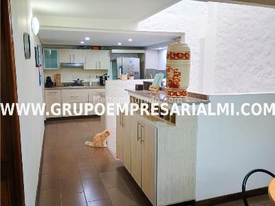 Casa de 4 alcobas en venta en La Inmaculada, Envigado, 238 m² · foto 6 de 20