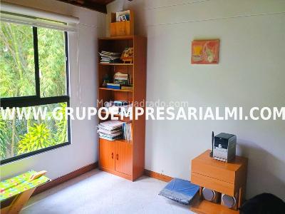 Casa de 4 alcobas en venta en La Inmaculada, Envigado, 238 m² · foto 10 de 20
