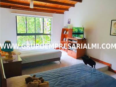 Casa de 4 alcobas en venta en La Inmaculada, Envigado, 238 m² · foto 11 de 20
