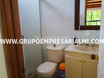 Casa de 4 alcobas en venta en La Inmaculada, Envigado, 238 m² · foto 16 de 20