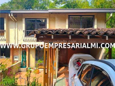 Casa de 4 alcobas en venta en La Inmaculada, Envigado, 238 m² · foto 19 de 20