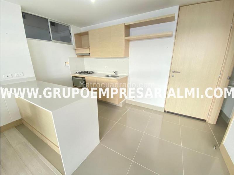 Grand 3BR Apartment with Scenic Views in El Poblado - 4