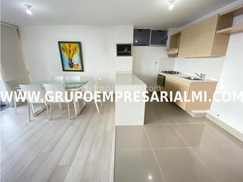 Grand 3BR Apartment with Scenic Views in El Poblado - 9