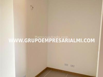 Apartamento de 3 alcobas en venta en La Navarra, Bello, 89 m² · foto 3 de 20
