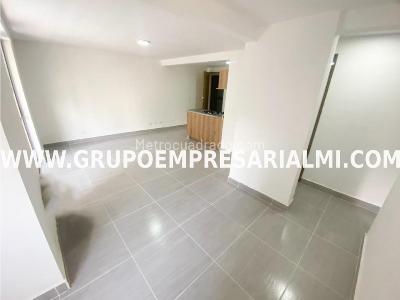 Apartamento de 2 alcobas en venta en Maria Auxiliadora, Sabaneta, 55 m² · foto 2 de 20