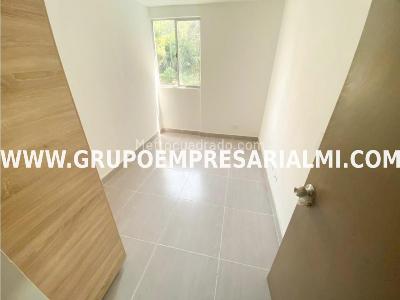 Apartamento de 2 alcobas en venta en Maria Auxiliadora, Sabaneta, 55 m² · foto 7 de 20