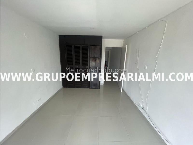 Cozy 2BR Apartment in Simon Bolivar - 2