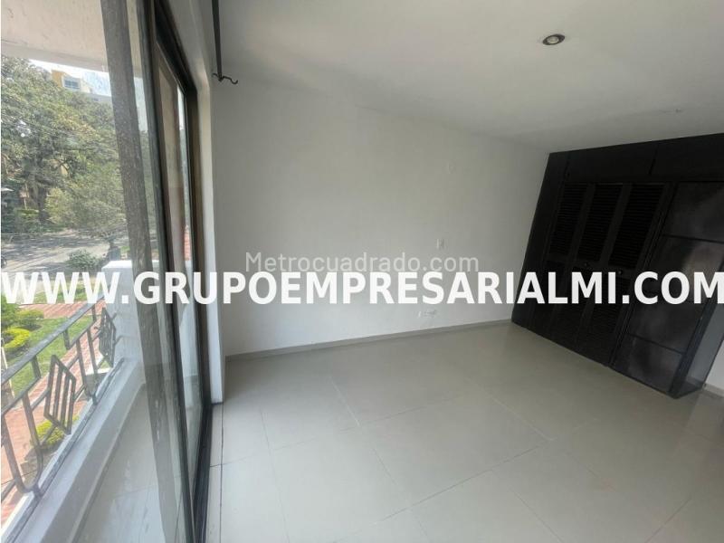 Cozy 2BR Apartment in Simon Bolivar - 3