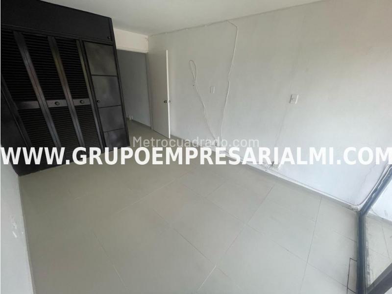 Cozy 2BR Apartment in Simon Bolivar - 4