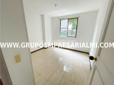 Apartamento de 3 alcobas en arriendo en Laureles, Medellín, 130 m² · foto 10 de 20
