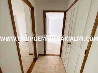 Apartamento de 3 alcobas en arriendo en Laureles, Medellín, 130 m² · foto 11 de 20