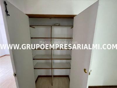 Apartamento de 3 alcobas en arriendo en Laureles, Medellín, 130 m² · foto 12 de 20