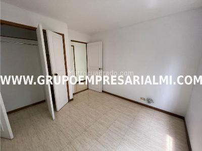 Apartamento de 3 alcobas en arriendo en Laureles, Medellín, 130 m² · foto 15 de 20