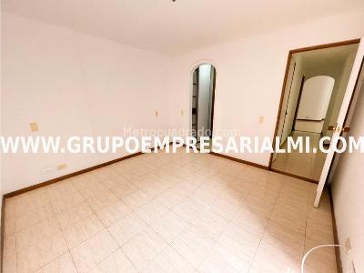 Apartamento de 3 alcobas en arriendo en Laureles, Medellín, 130 m² · foto 17 de 20