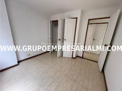 Apartamento de 3 alcobas en arriendo en Laureles, Medellín, 130 m² · foto 18 de 20