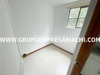 Apartamento de 3 alcobas en arriendo en Laureles, Medellín, 130 m² · foto 19 de 20