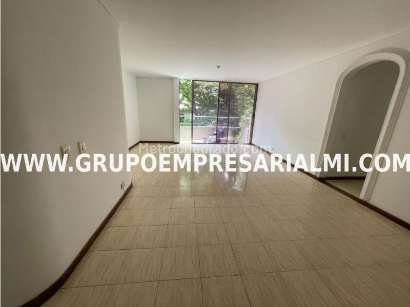 Apartamento Amplio de 3 Alcobas en Arriendo en Laureles
