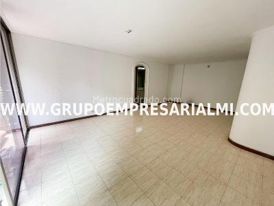 Apartamento de 3 alcobas en arriendo en Laureles, Medellín, 130 m² · foto 2 de 20