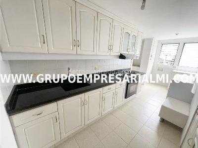 Apartamento de 3 alcobas en arriendo en Laureles, Medellín, 130 m² · foto 3 de 20