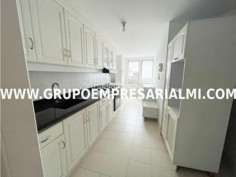 Spacious 3BR Apartment for Rent in Laureles - 5