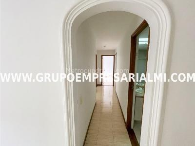 Apartamento de 3 alcobas en arriendo en Laureles, Medellín, 130 m² · foto 8 de 20