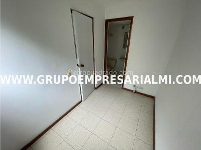 Apartamento de 3 alcobas en arriendo en Laureles, Medellín, 130 m² · foto 9 de 20
