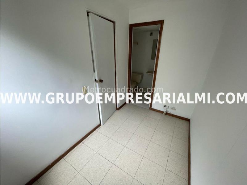 Spacious 3BR Apartment for Rent in Laureles - 9