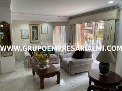 Apartamento de 2 alcobas en venta en Laureles, Medellín, 113 m² · foto 2 de 19