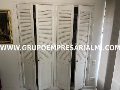 Apartamento de 2 alcobas en venta en Laureles, Medellín, 113 m² · foto 10 de 19