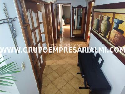 Apartamento de 4 alcobas en venta en Laureles, Medellín, 202 m² · foto 11 de 20