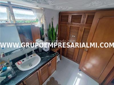Apartamento de 4 alcobas en venta en Laureles, Medellín, 202 m² · foto 17 de 20