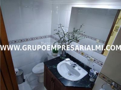 Apartamento de 4 alcobas en venta en Laureles, Medellín, 202 m² · foto 19 de 20