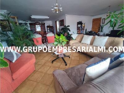Apartamento de 4 alcobas en venta en Laureles, Medellín, 202 m² · foto 4 de 20
