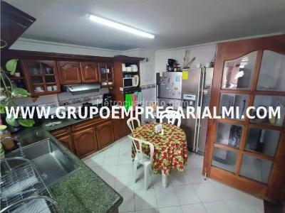 Apartamento de 4 alcobas en venta en Laureles, Medellín, 202 m² · foto 8 de 20
