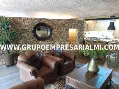 Apartaestudio en venta en El Poblado, Medellín, 100 m² · foto 2 de 20