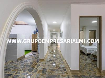 Casa de 3 alcobas en venta en Laureles, Medellín, 197 m² · foto 11 de 20