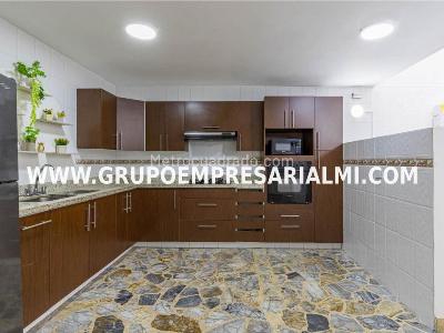 Casa de 3 alcobas en venta en Laureles, Medellín, 197 m² · foto 2 de 20