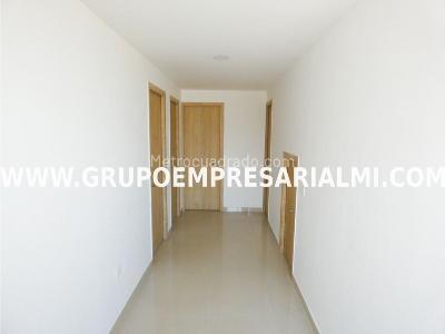 Apartamento de 3 alcobas en venta en Obrero, Bello, 220 m² · foto 5 de 20