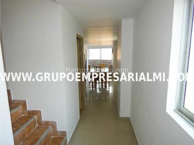 Apartamento de 3 alcobas en venta en Obrero, Bello, 220 m² · foto 6 de 20