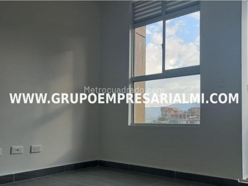 Cozy 2BR Apartment with View in Calasanz - 3