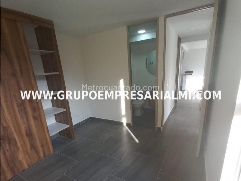 Cozy 2BR Apartment with View in Calasanz - 4