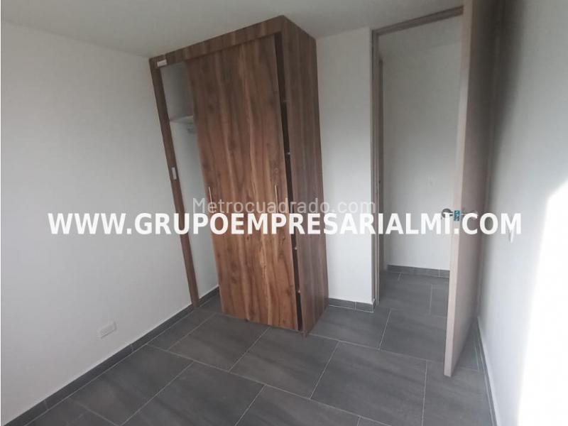 Cozy 2BR Apartment with View in Calasanz - 5