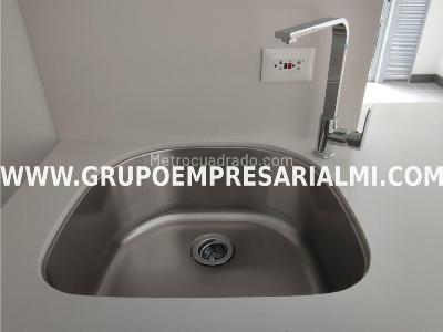 Apartaestudio en arriendo en El Poblado, Medellín, 52 m² · foto 9 de 20