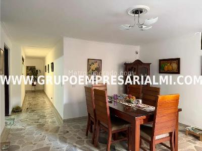 Apartamento de 3 alcobas en venta en Laureles, Medellín, 120 m² · foto 2 de 20