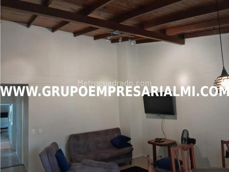 Apartamento Amplio de 3 Alcobas con Cocina Moderna en Laureles - 4