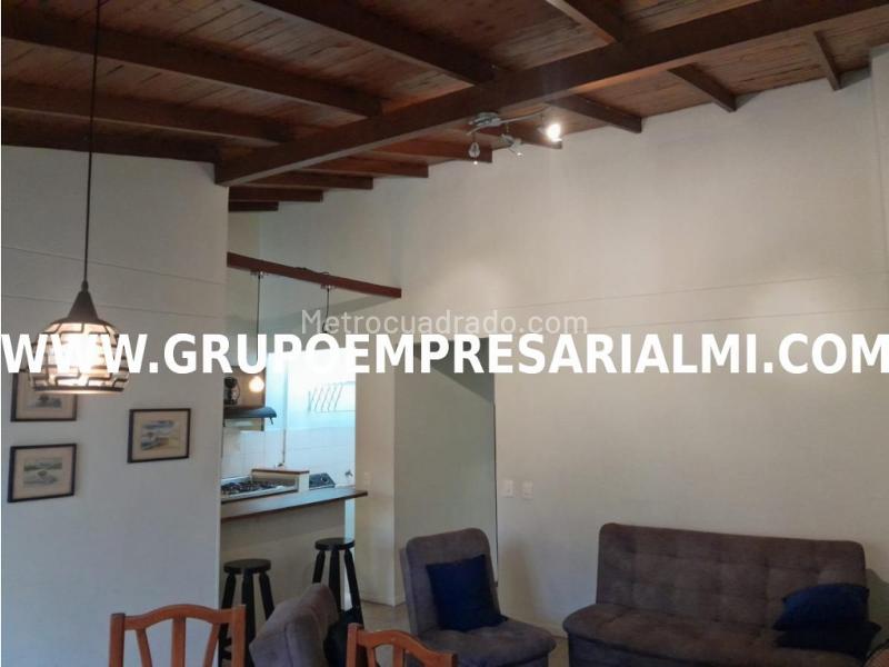 Apartamento Amplio de 3 Alcobas con Cocina Moderna en Laureles - 8