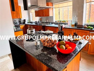 Apartamento de 3 alcobas en venta en Laureles, Medellín, 160 m² · foto 8 de 20