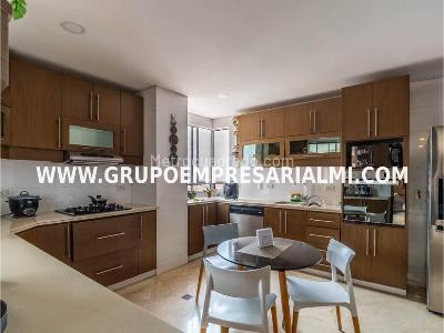 Apartamento de 3 alcobas en venta en Belen, Medellín, 359 m² · foto 3 de 20