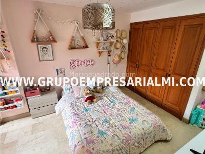 Apartamento de 3 alcobas en venta en Laureles, Medellín, 130 m² · foto 12 de 20